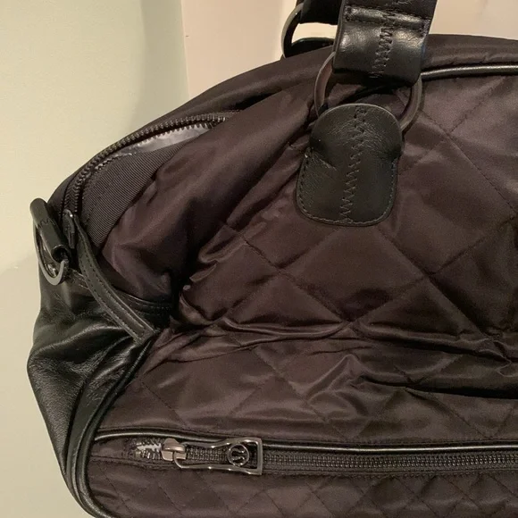 EUC Lululemon quilted carry bag - Picture 2 of 11